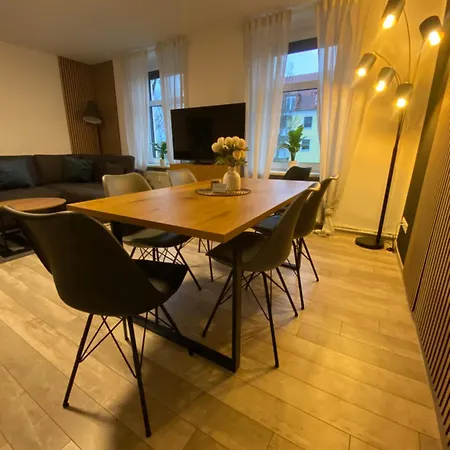 Apartment Family & Friends *